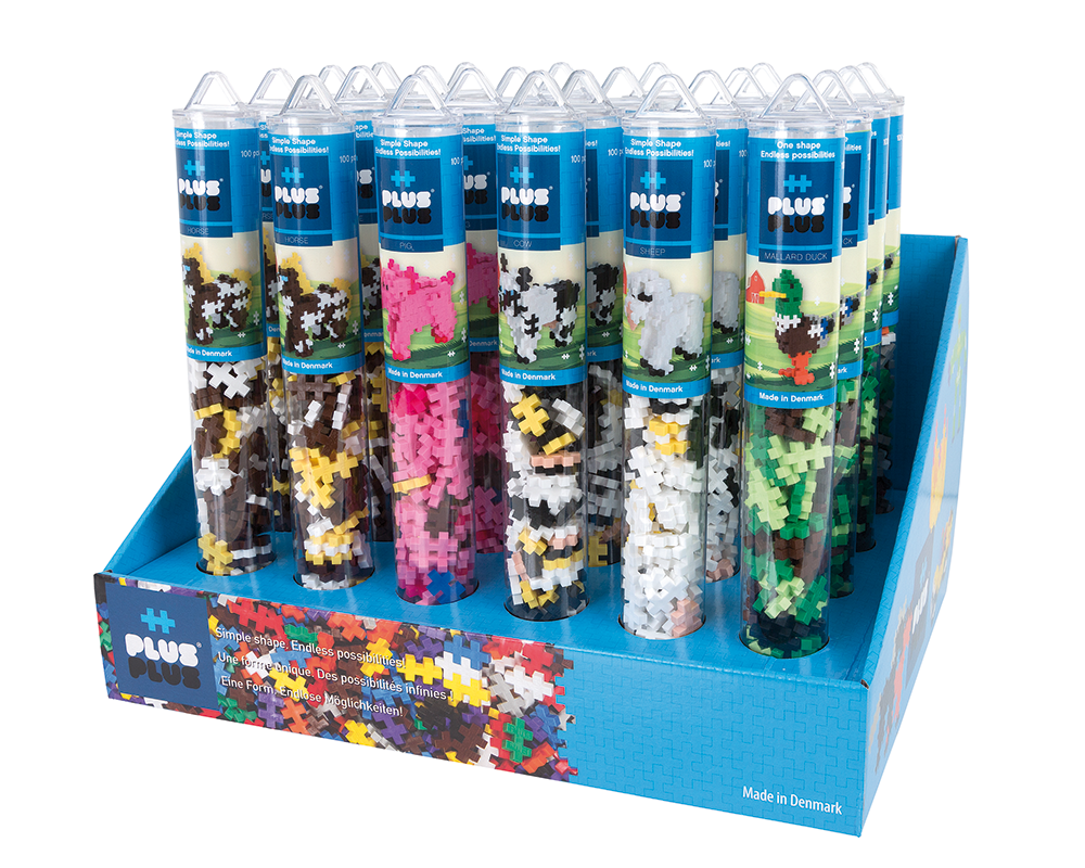 Zbliżenie na tuby Plus-Plus Farma z widocznymi zwierzętami z klocków