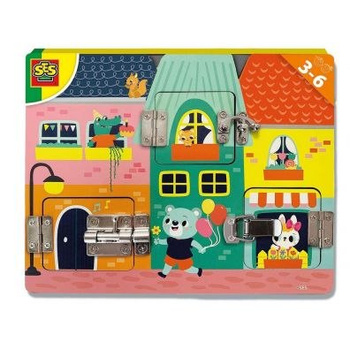 Drewniana tablica z zamkami i zatrzaskami