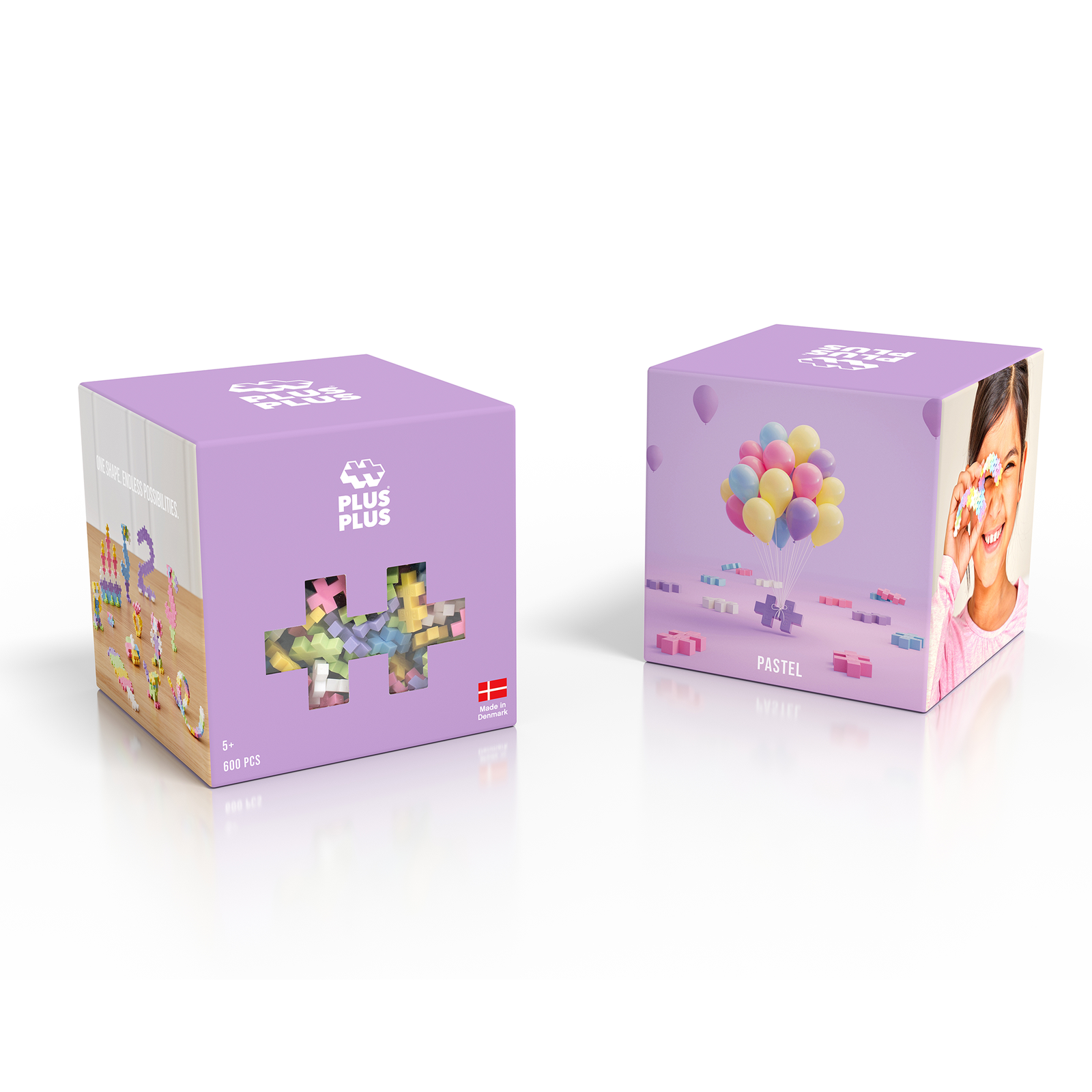 Pastelowe klocki PLUS-PLUS rozłożone na płasko i zbudowane w różne kształty – przykłady konstrukcji 2D i 3D