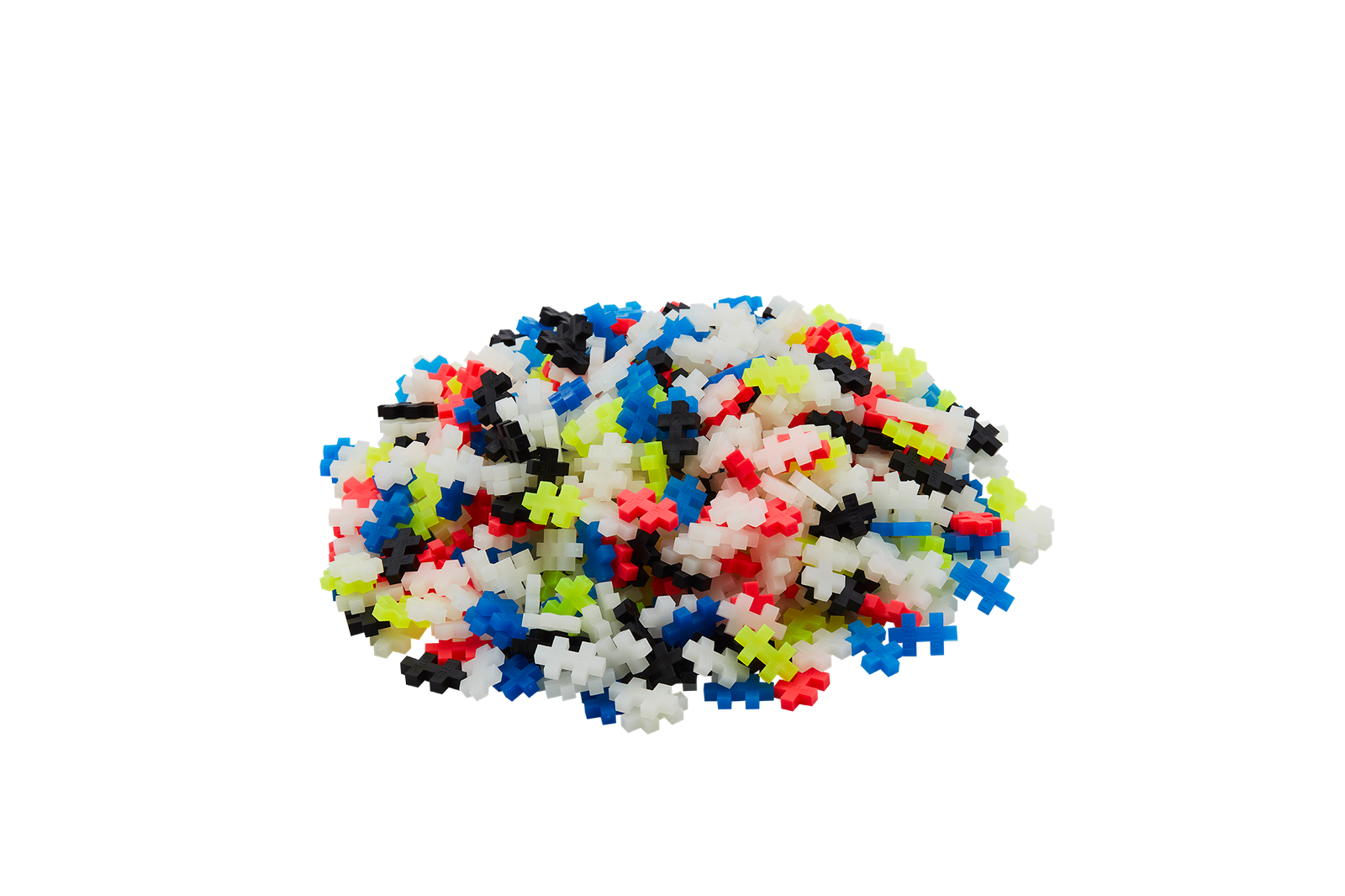 Konstrukcje z klocków Plus-Plus świecących w ciemności ułożone przez dziecko