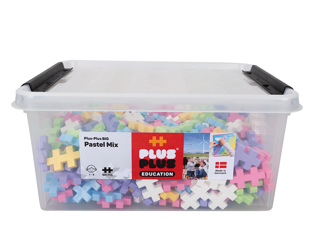 PLUS-PLUS BIG MIX pastelowych kolorów – zbliżenie na klocki i pudełko