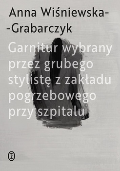 Garnitur wybrany przez grubego stylistę z zakładu pogrzebowego przy szpitalu
