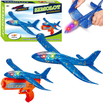 SAMOLOT ZE ŚWIATŁEM WYSTRZELIWANY