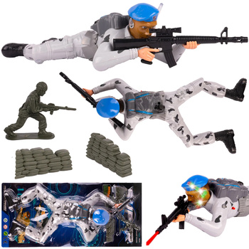 Żołnierz zabawka czołgający się na baterie realistyczna figurka